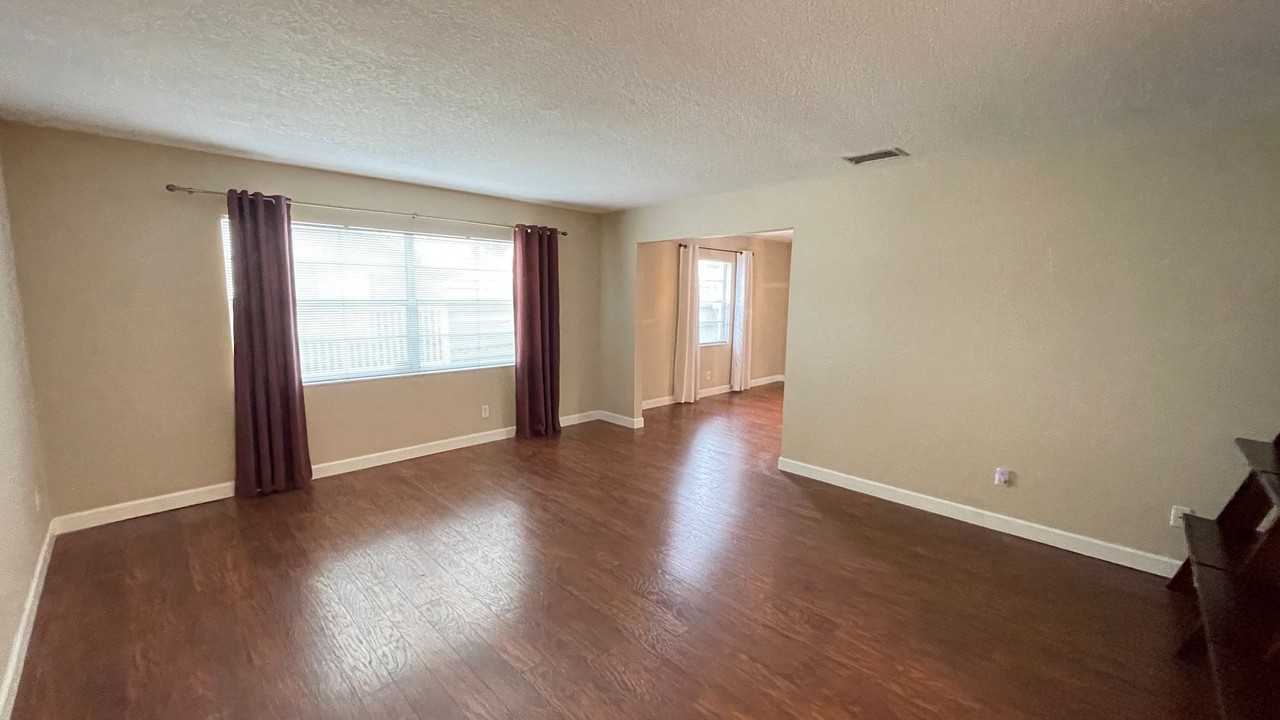 6004 12th Ave W - Photo 3 of 33