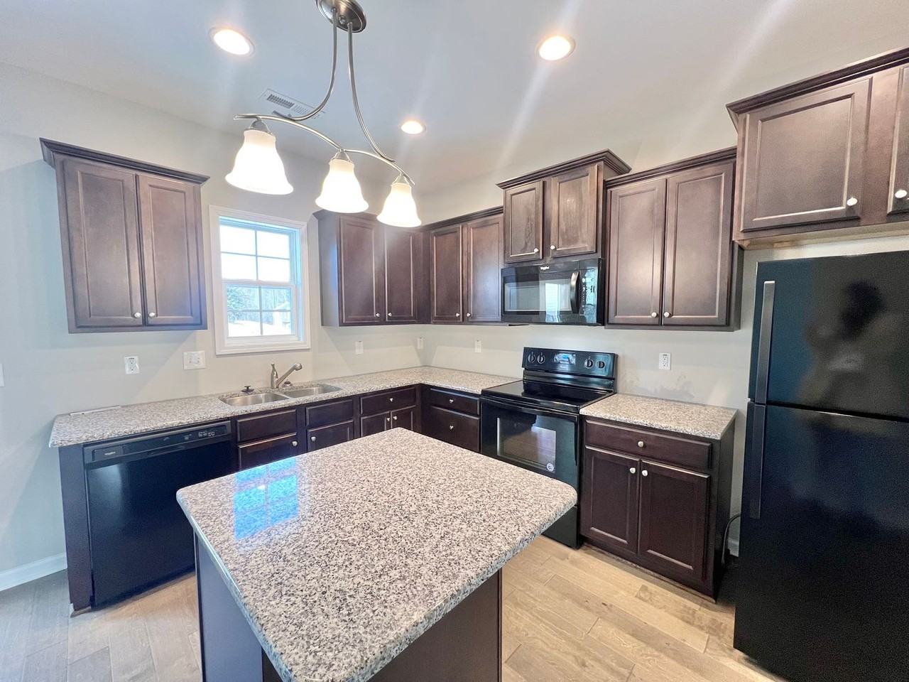 74 Griffith Pl - Photo 3 of 25