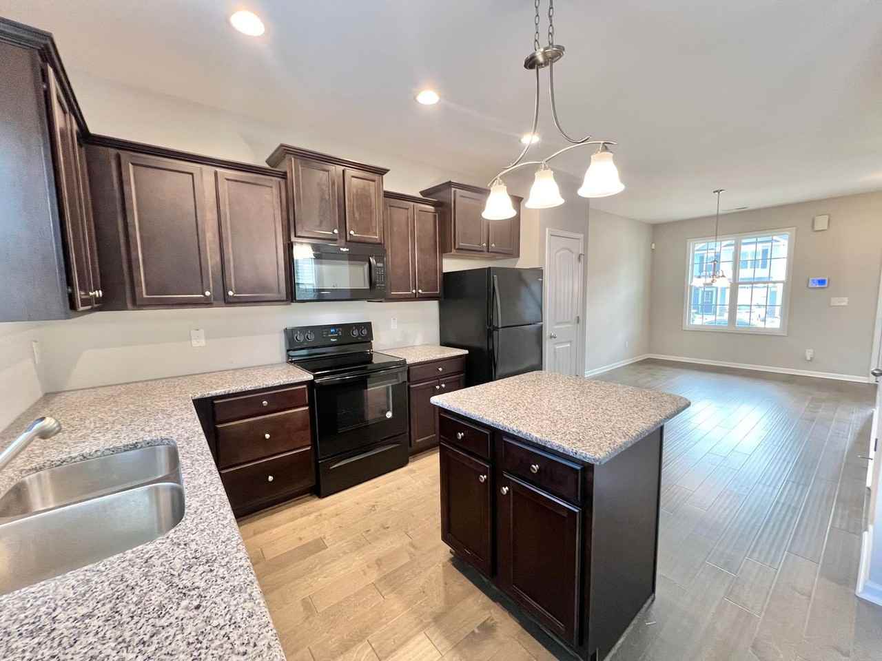 74 Griffith Pl - Photo 4 of 25