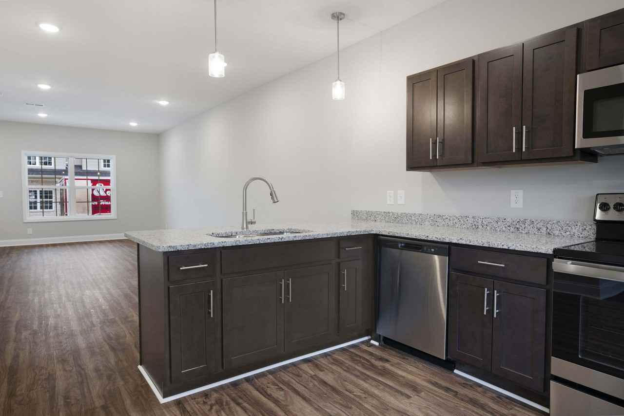 955 Professional Park Dr - Photo 3 of 50