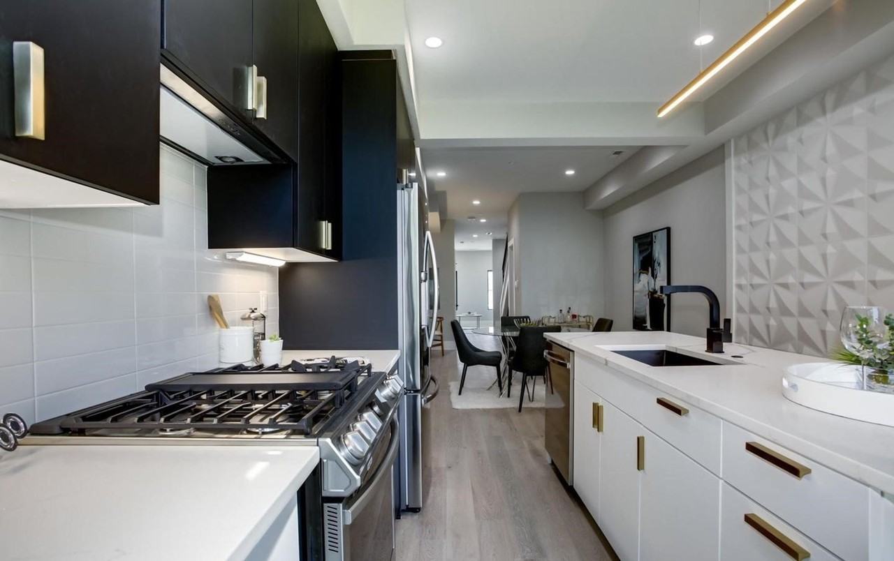 1615 6th St Nw #2 - Photo 3 of 21