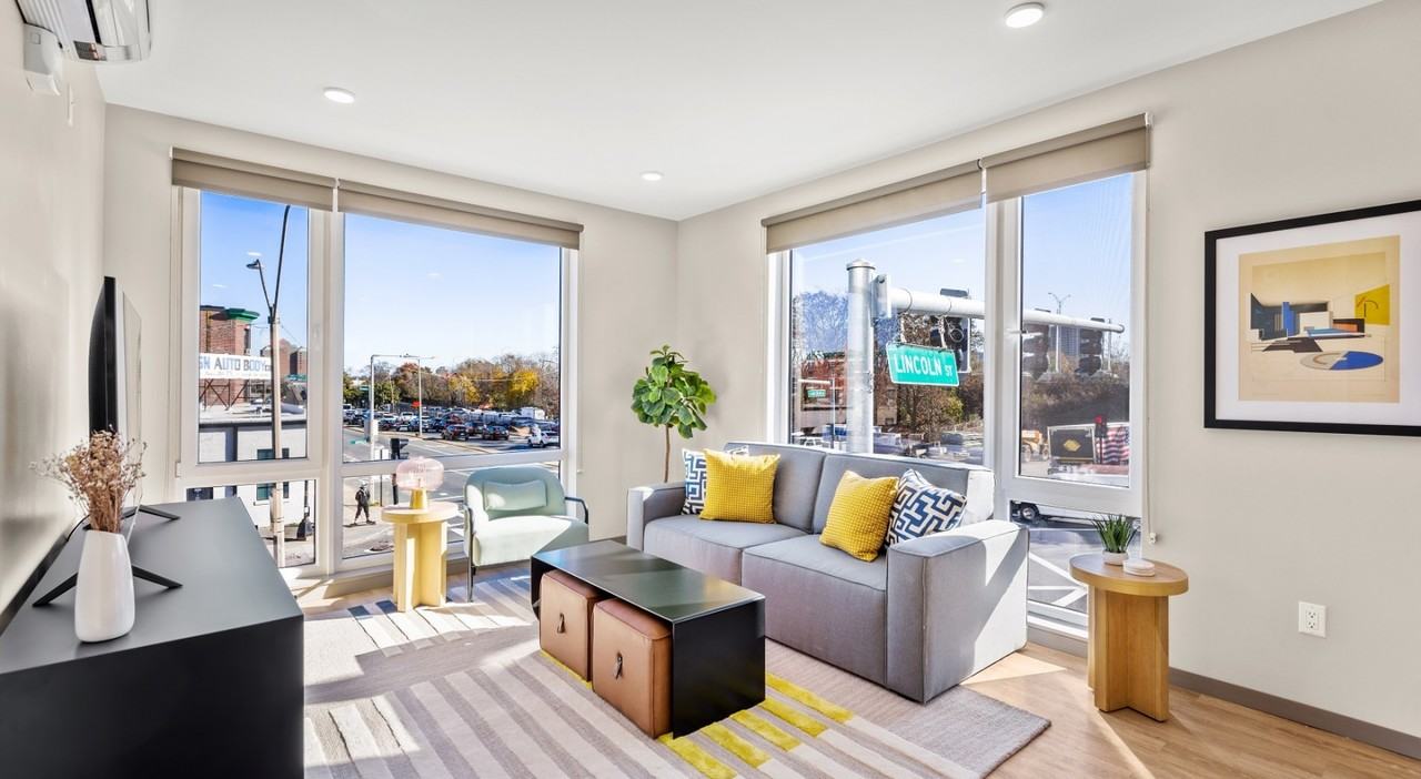 Lincoln St #204L - Photo 2 of 10