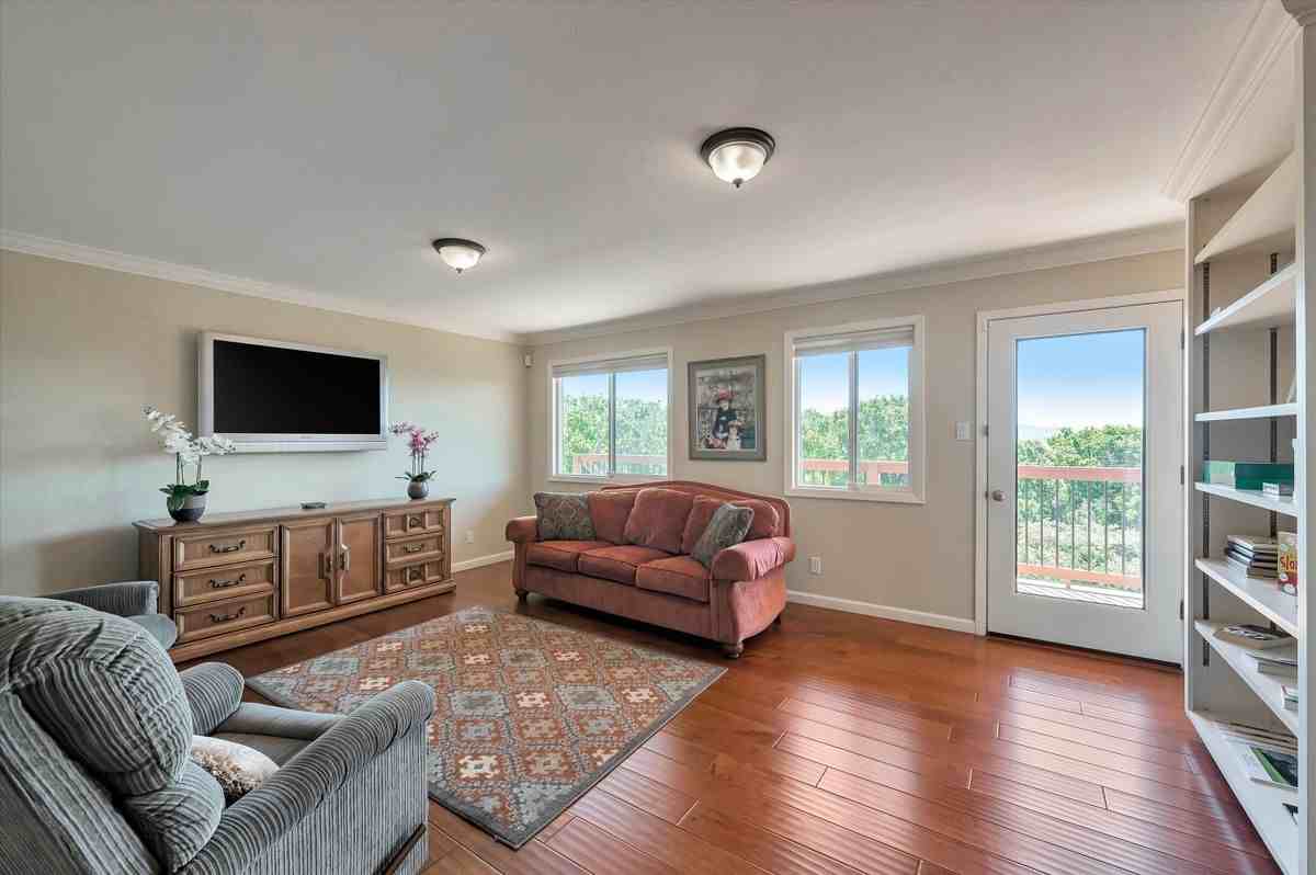 435 Grandview Ave - Photo 3 of 32