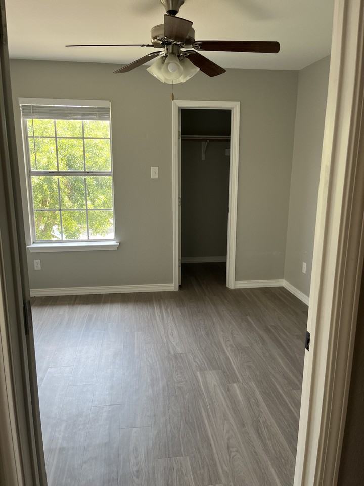 1112 Christopher Ave #A - Photo 2 of 17