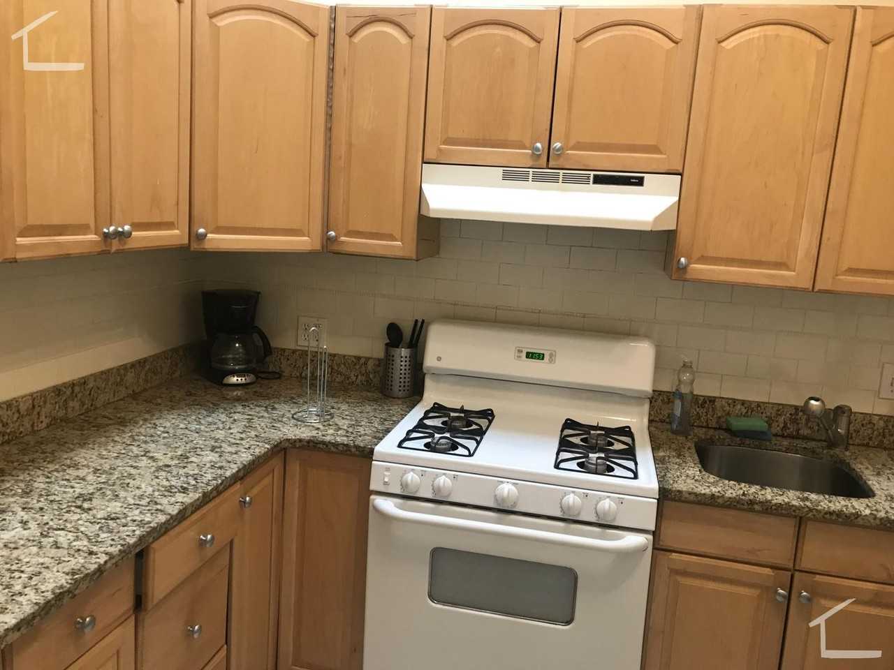 41 Bay State Rd - Photo 6 of 7