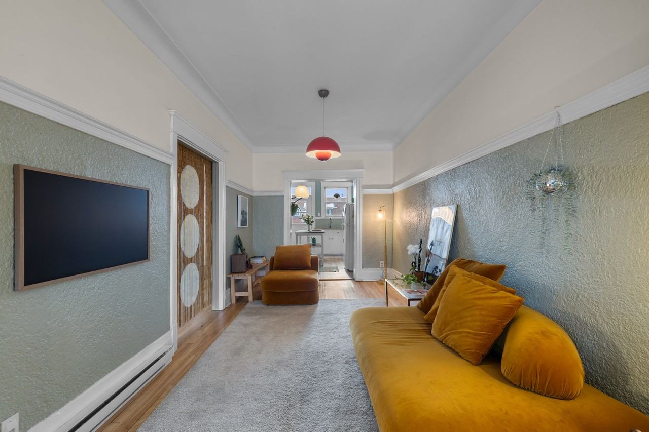 7512 Avenue de l'Épée - Photo 3 of 12