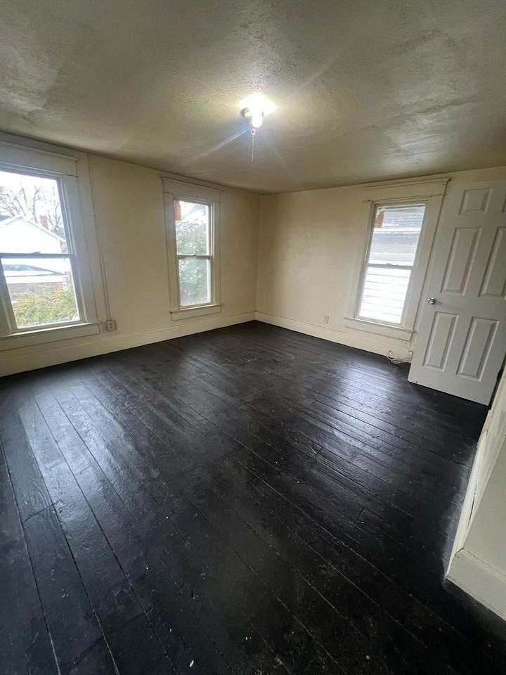 215 Boyleston Ave - Photo 2 of 7