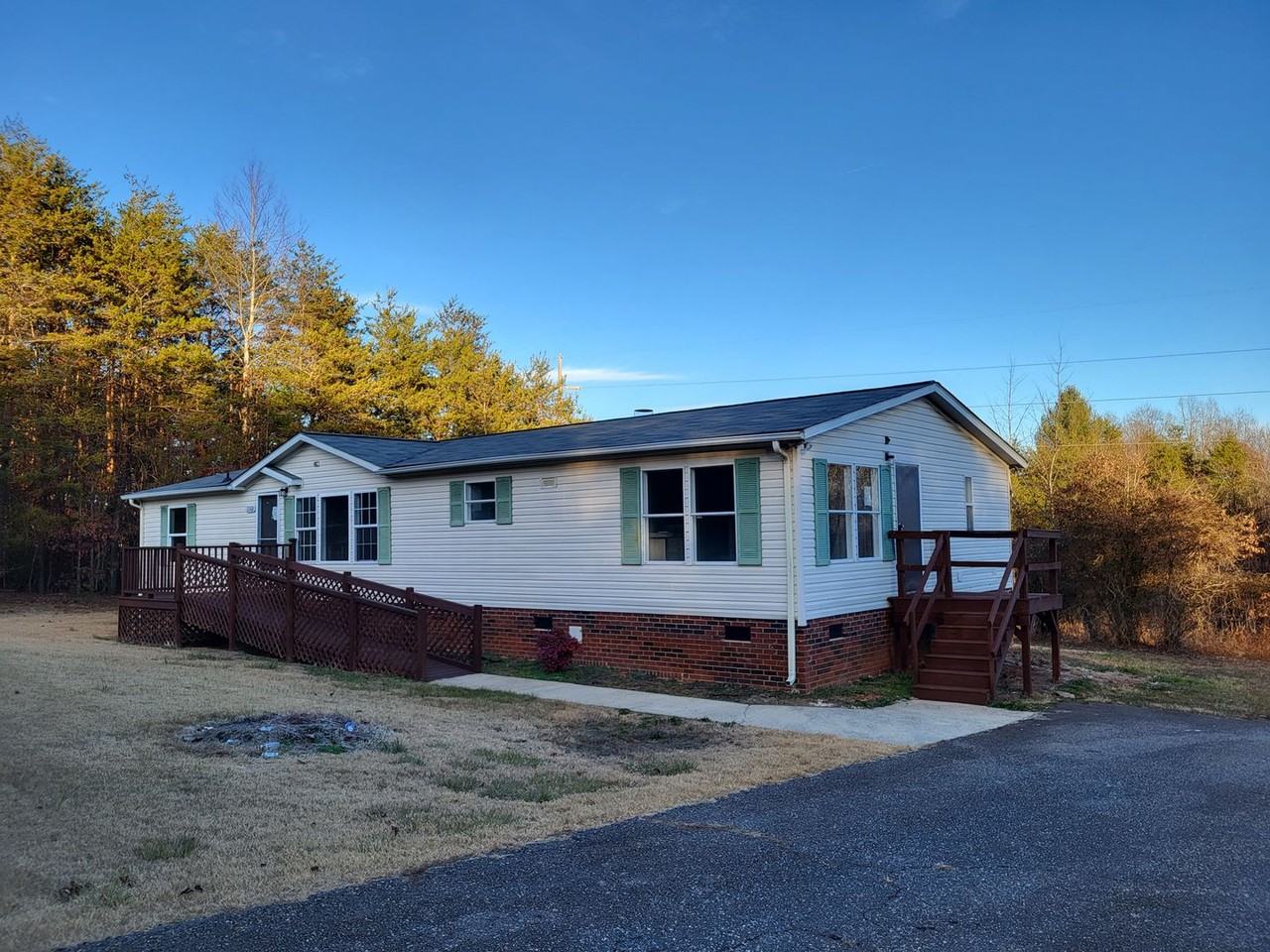 2368 Bayleigh Dr - Photo 2 of 20