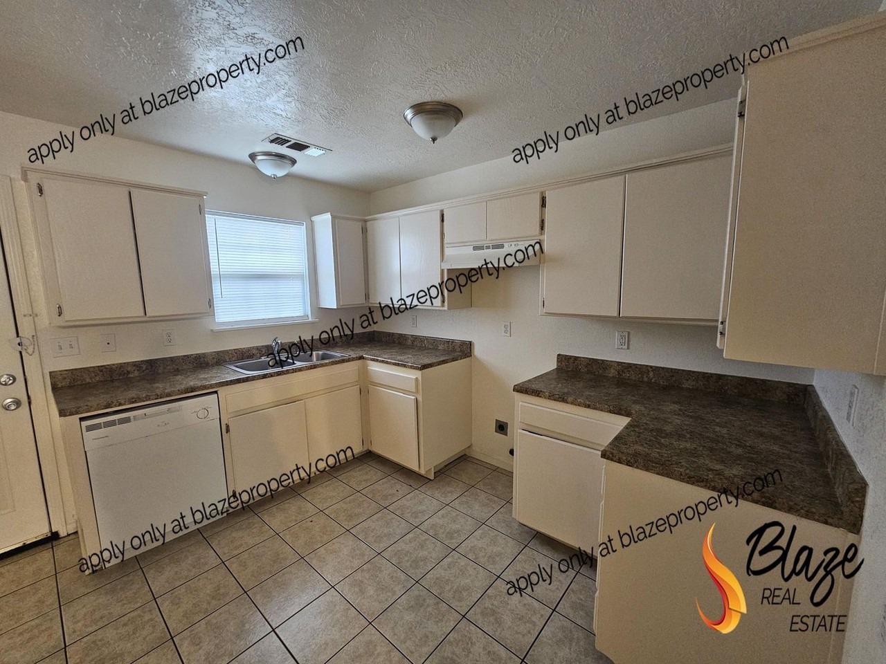 1814 Maple St - Photo 3 of 12