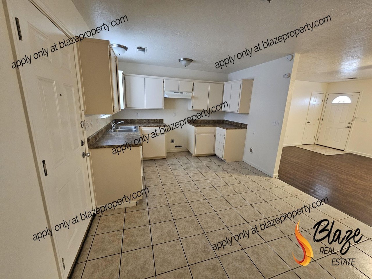 1814 Maple St - Photo 5 of 12