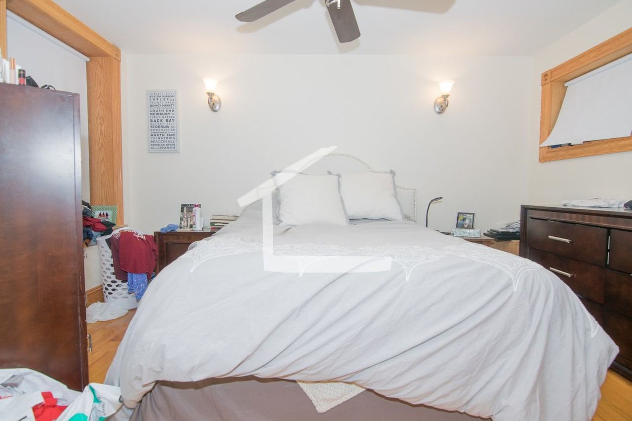 16 S Russell St - Photo 3 of 8