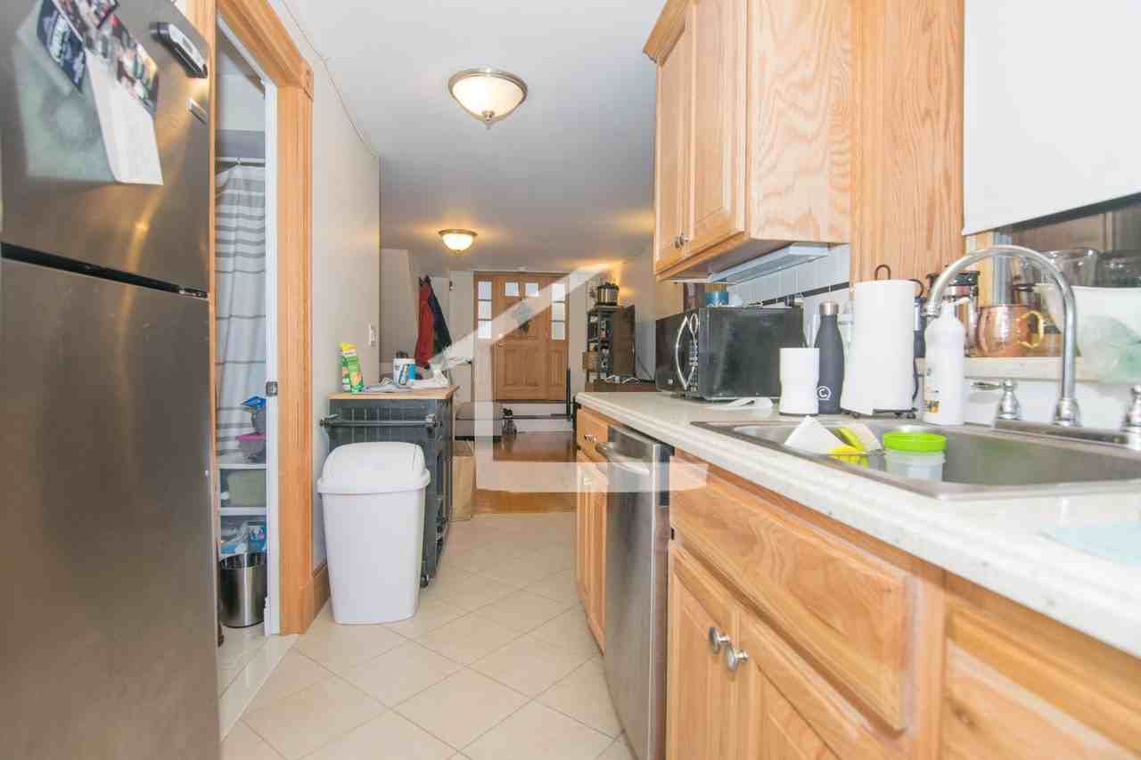 16 S Russell St - Photo 6 of 8