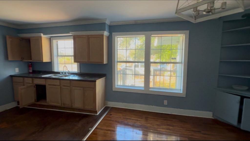 307 E Ridgeway St - Photo 4 of 5