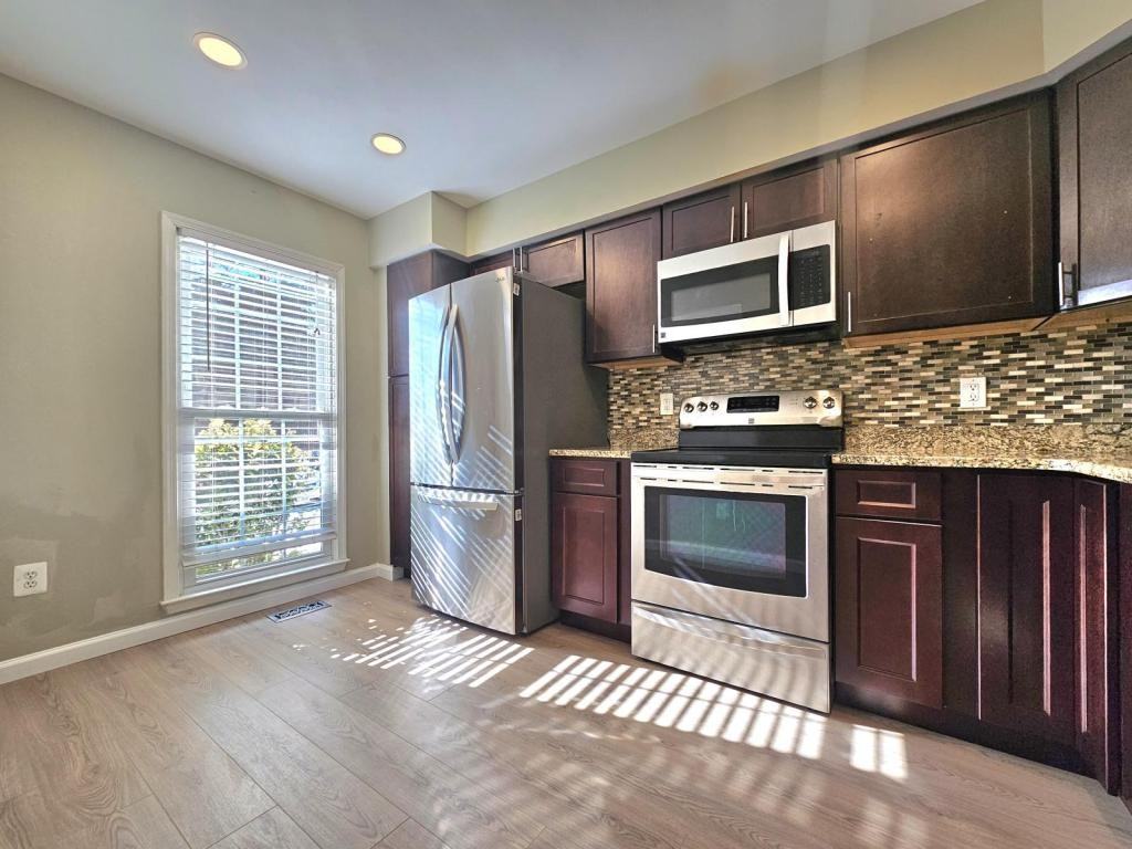 7664 Northern Oaks Ct - Photo 2 of 27