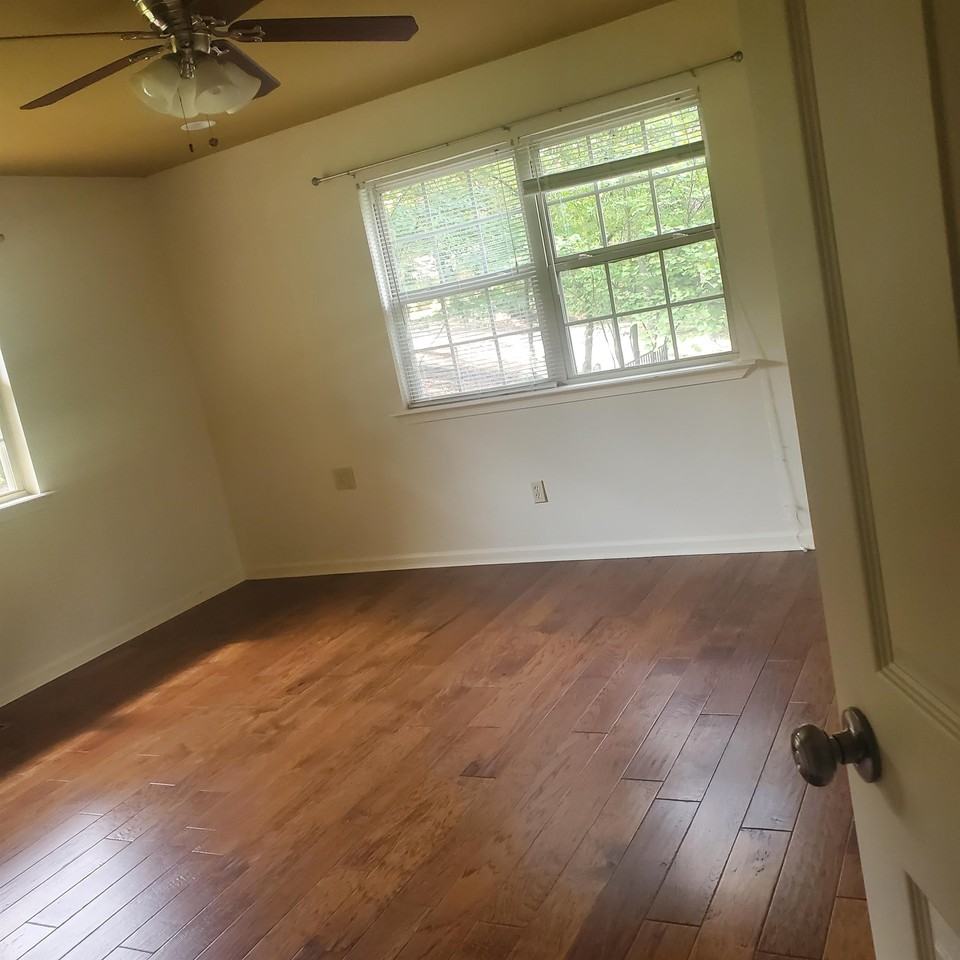 12607 Matthew Ln - Photo 3 of 10