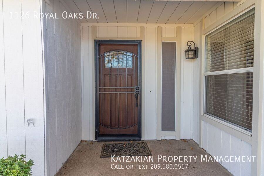1126 Royal Oaks Dr - Photo 2 of 31