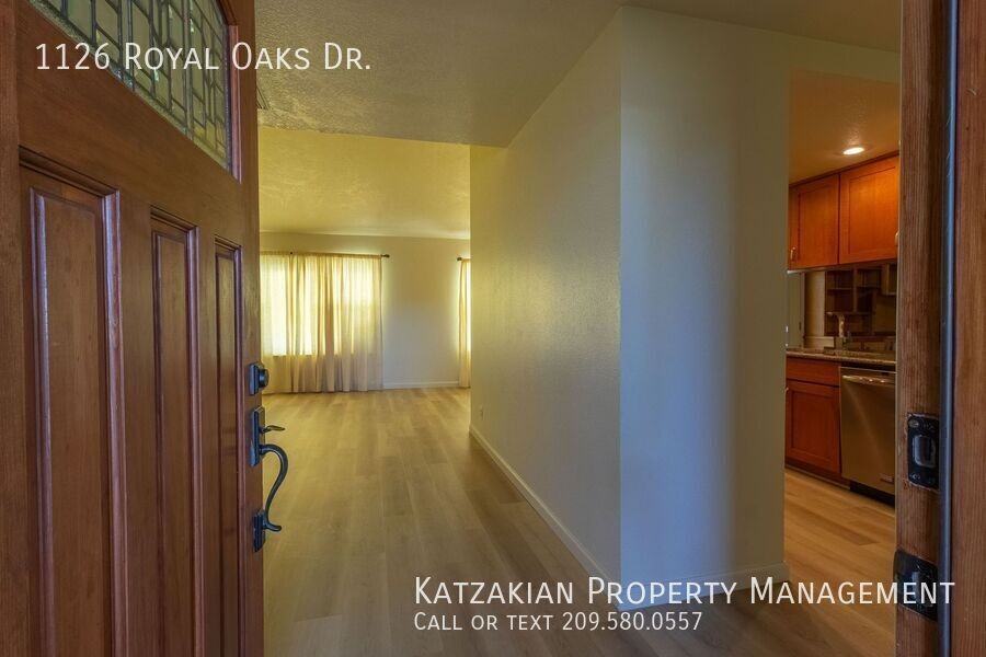 1126 Royal Oaks Dr - Photo 3 of 31