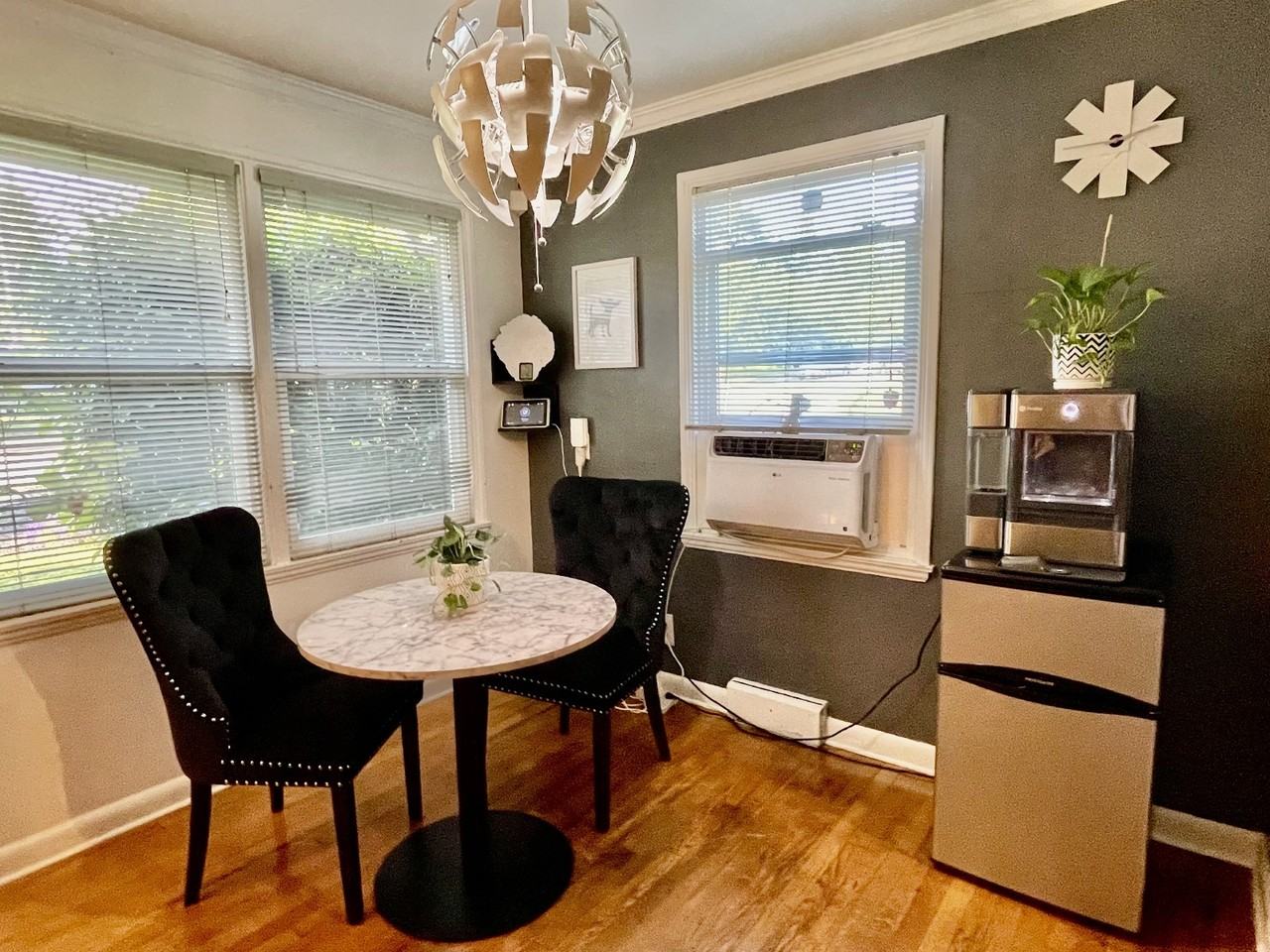 3917 Northeast 50th Street - Photo 3 of 5