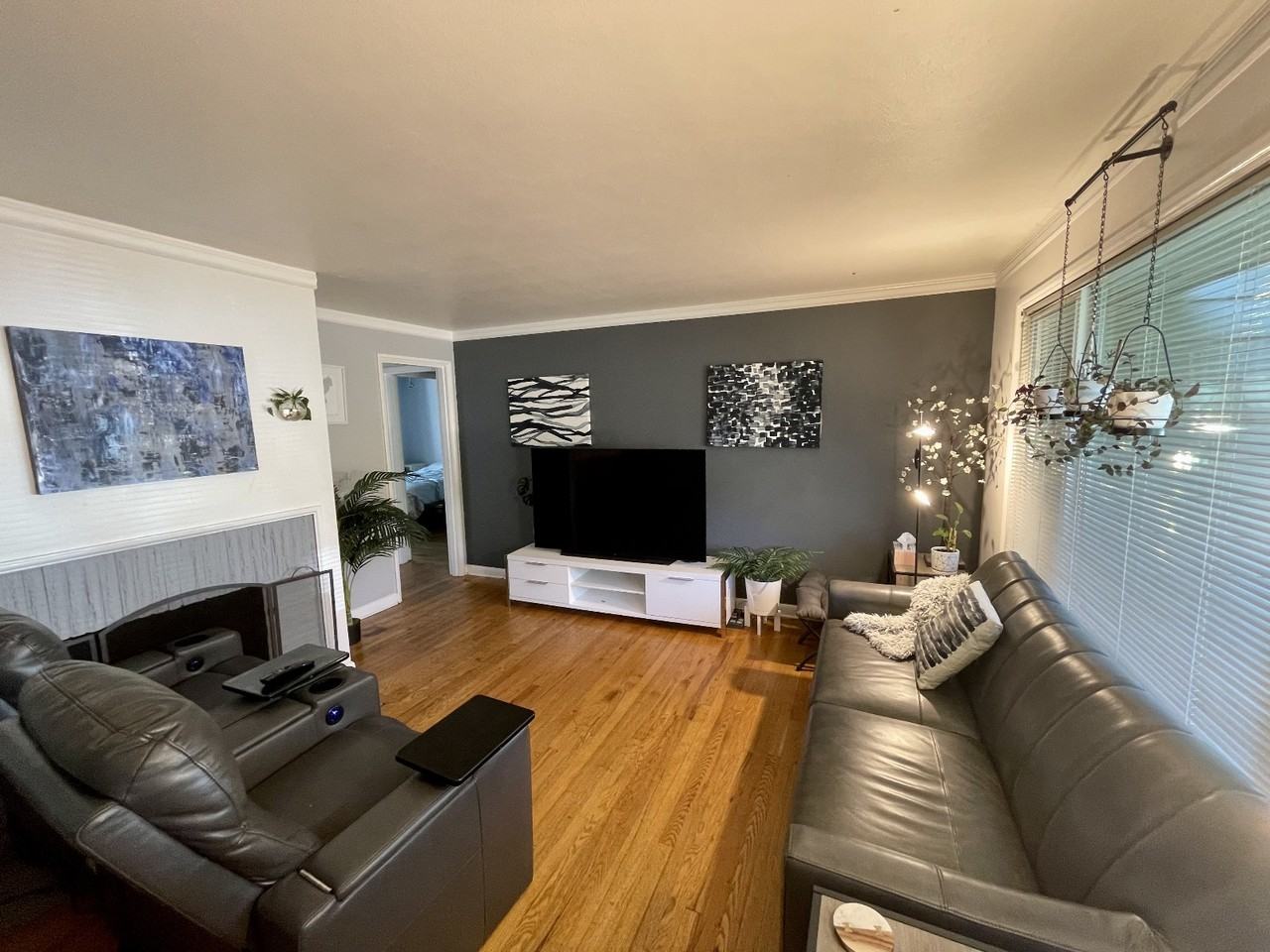 3917 Northeast 50th Street - Photo 2 of 5