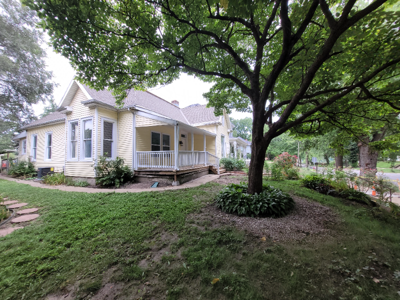 1703 Main St - Photo 2 of 16