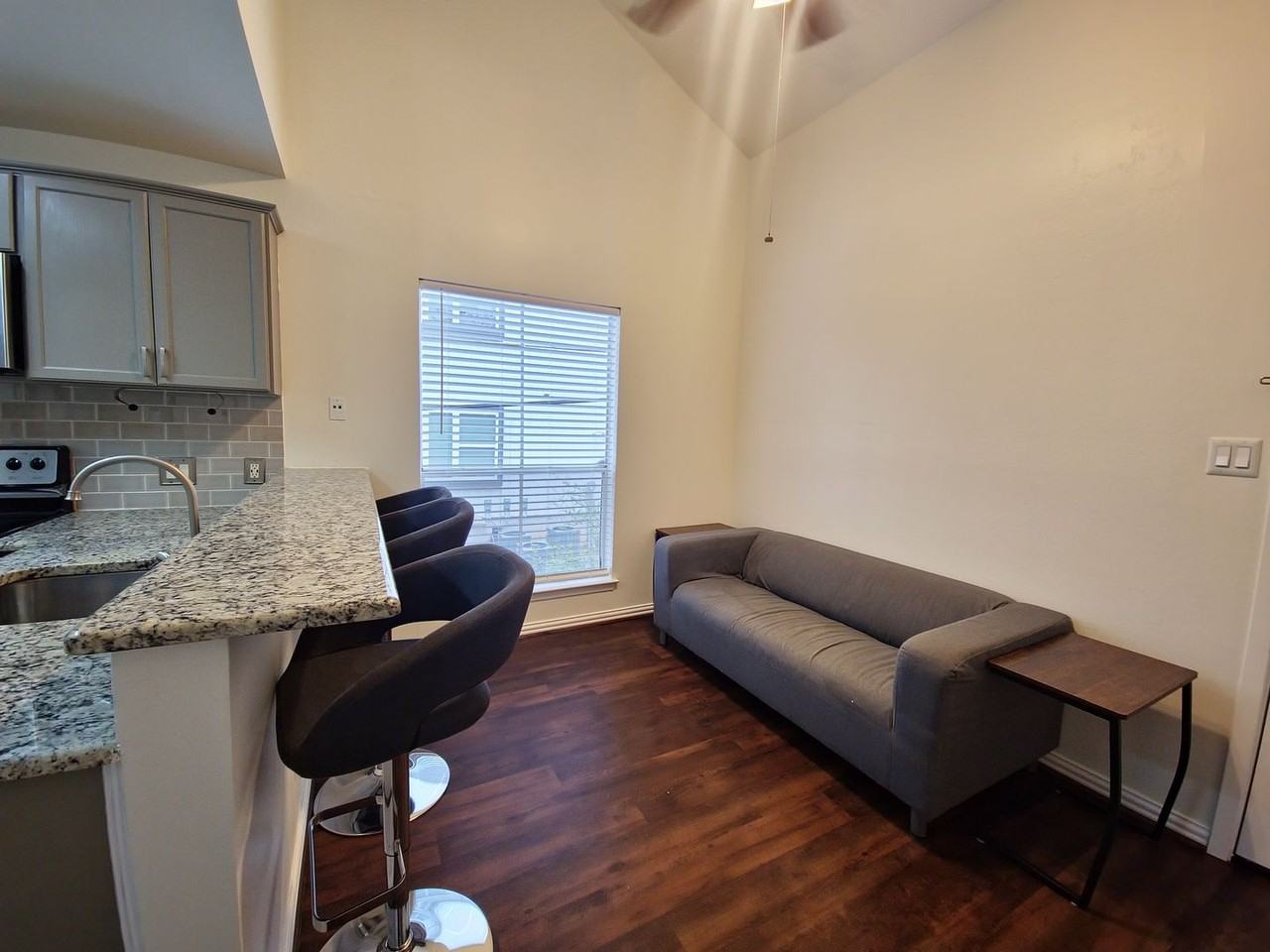 2313 Longview St - Photo 3 of 12