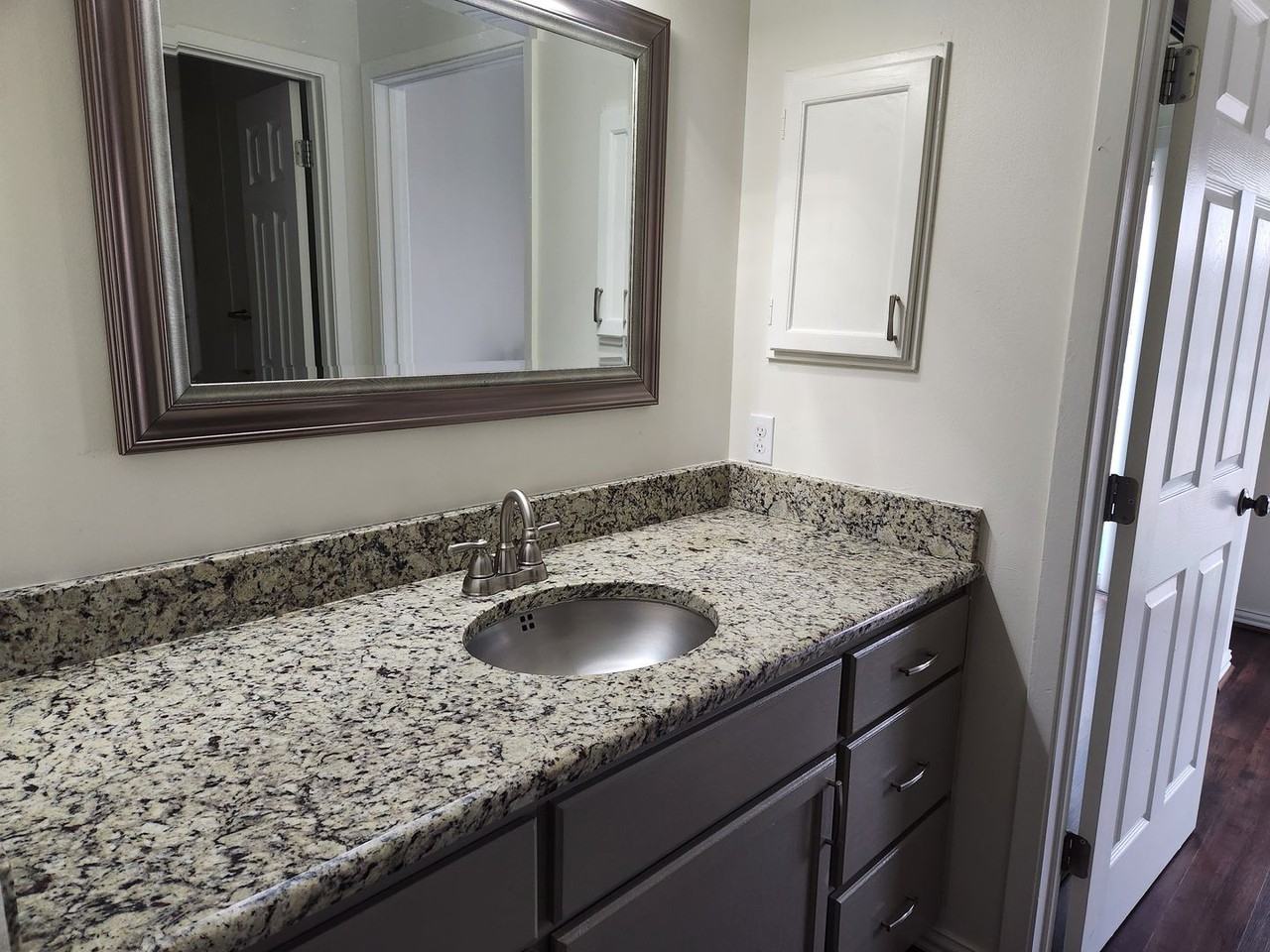 2313 Longview St - Photo 7 of 12