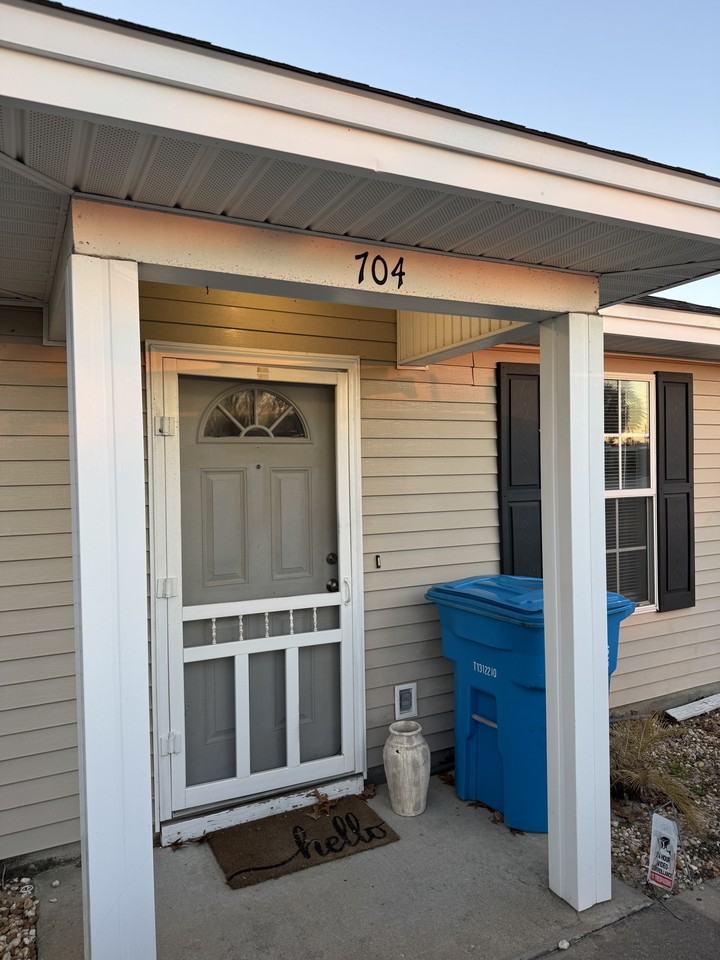 706 Avenue C #B - Photo 4 of 12