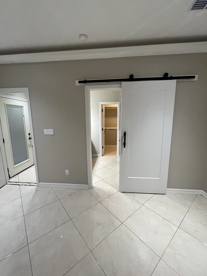3421 Featherie St #NA - Photo 3 of 24