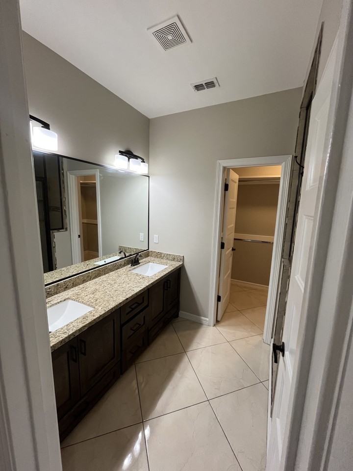 3421 Featherie St #NA - Photo 4 of 24