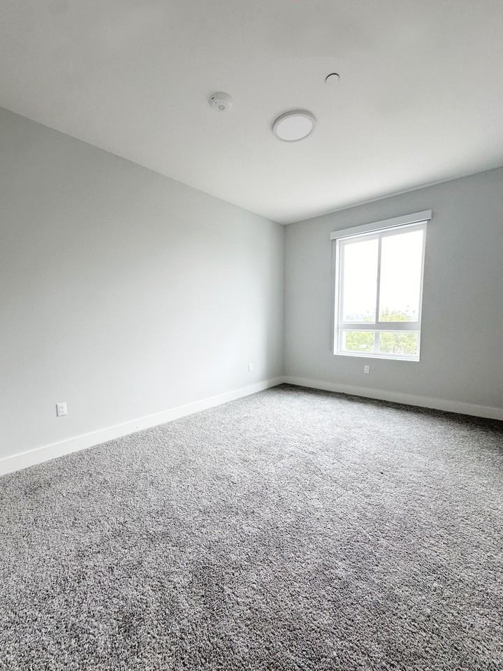 101 Alhambra Square - Photo 7 of 48