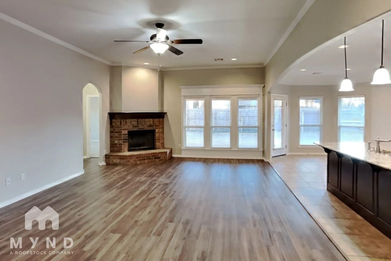 4405 N Oak Ave - Photo 3 of 29