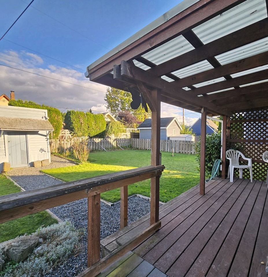 2320 Jaeger St - Photo 3 of 21