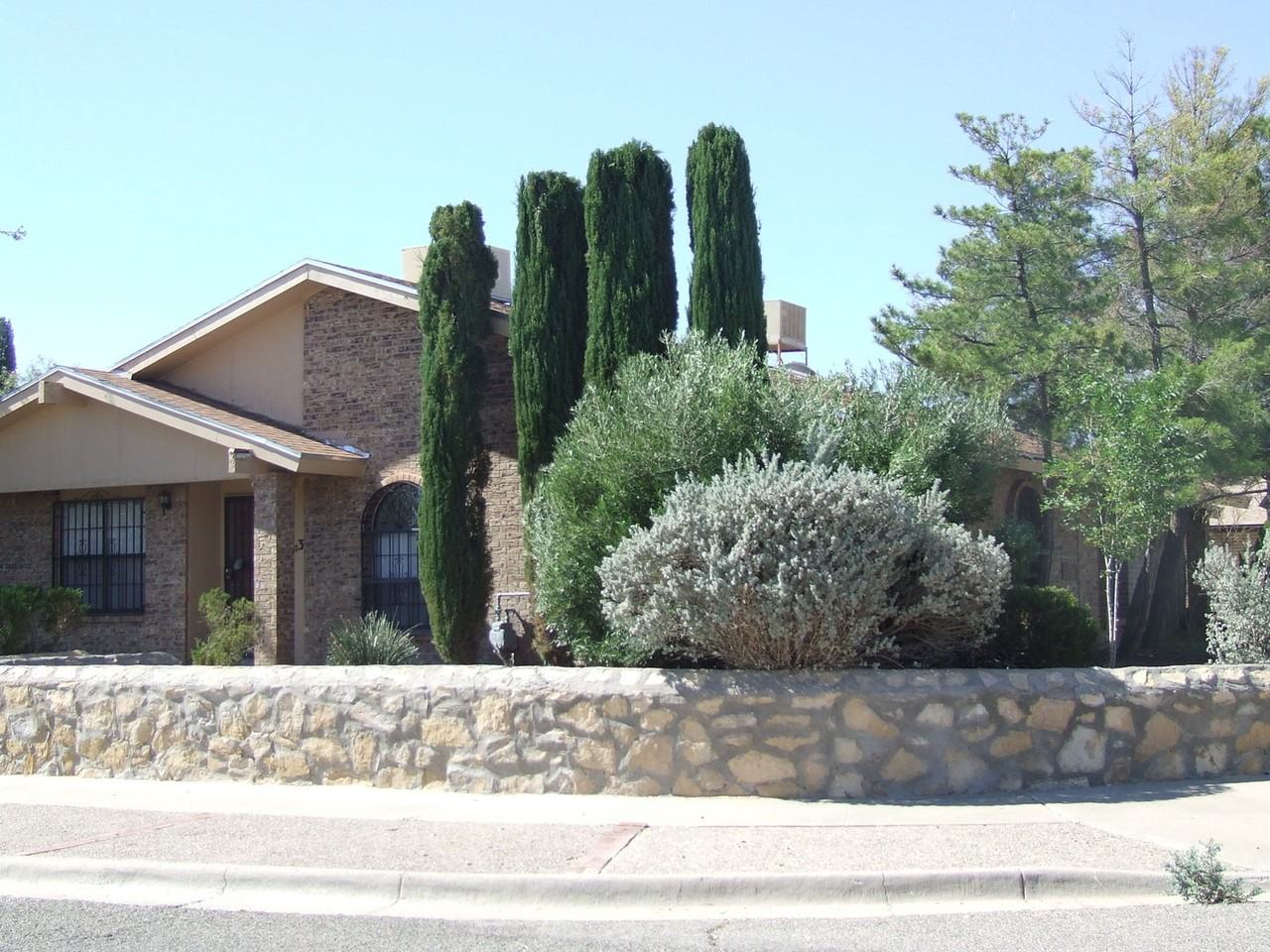 3205 Fierro Dr - Photo 2 of 21