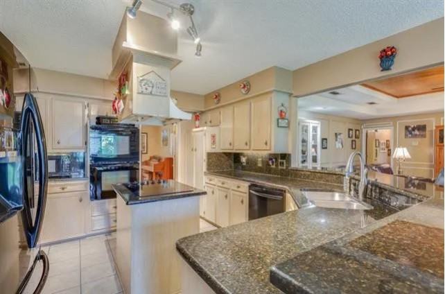 14208 Melody Ln - Photo 3 of 12