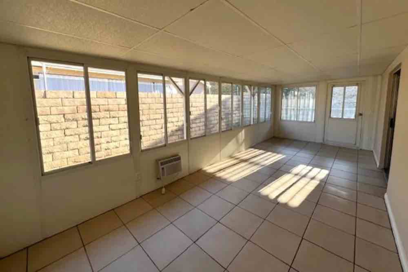 2690 Golden Ct - Photo 3 of 15