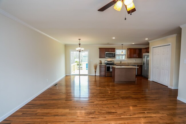 6104 Belrun Ct - Photo 4 of 9