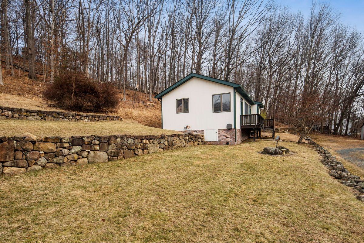 689 S Mountain Rd - Photo 2 of 19