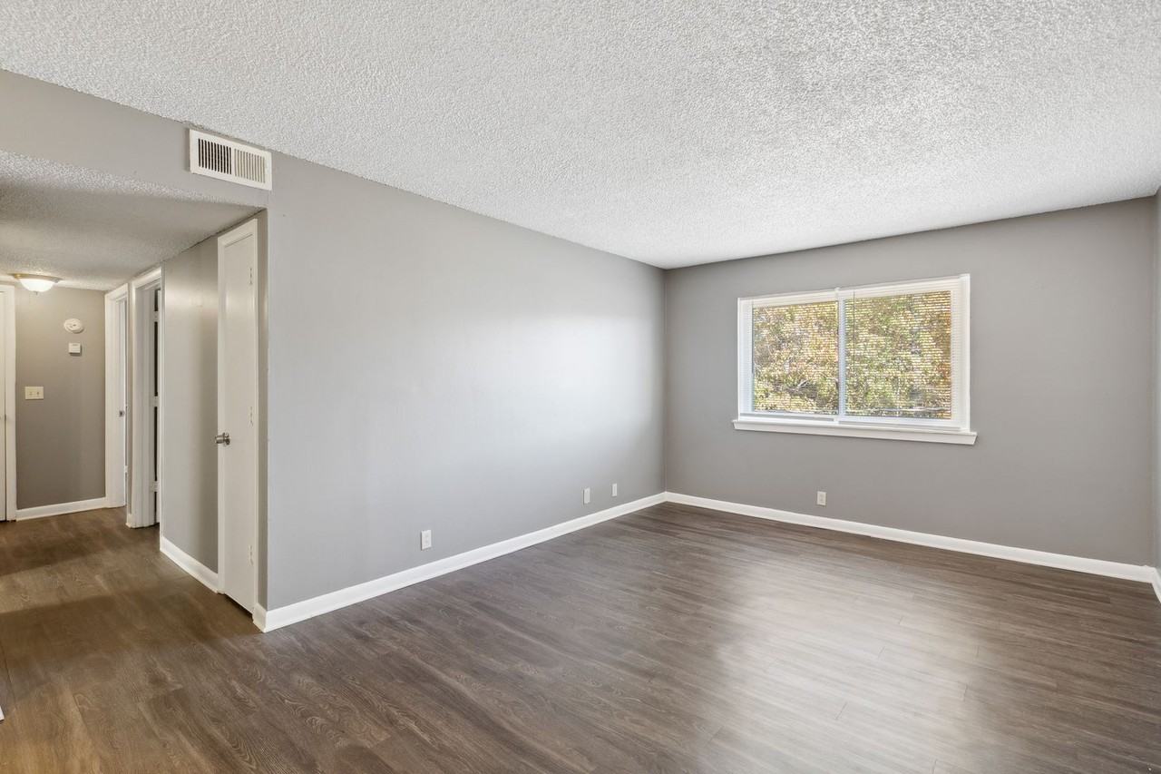 Manchester Arbors Apartments - Photo 3 of 19