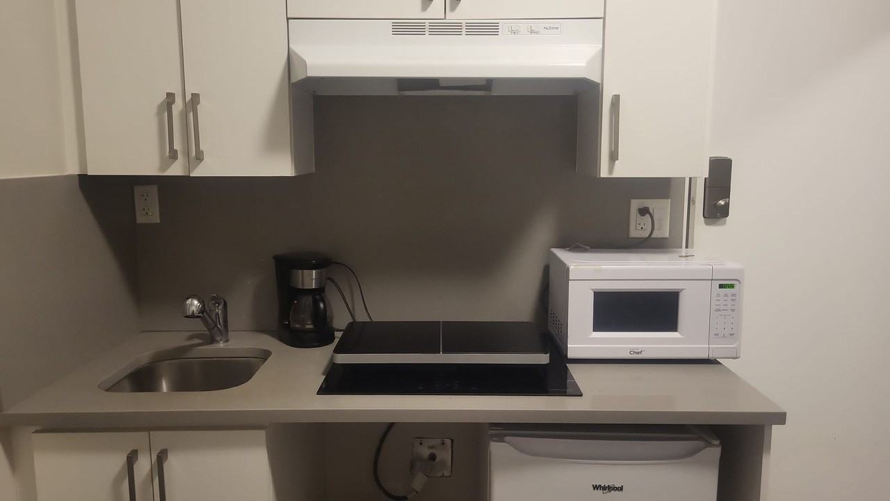 195 Harbord Street - Photo 7 of 25