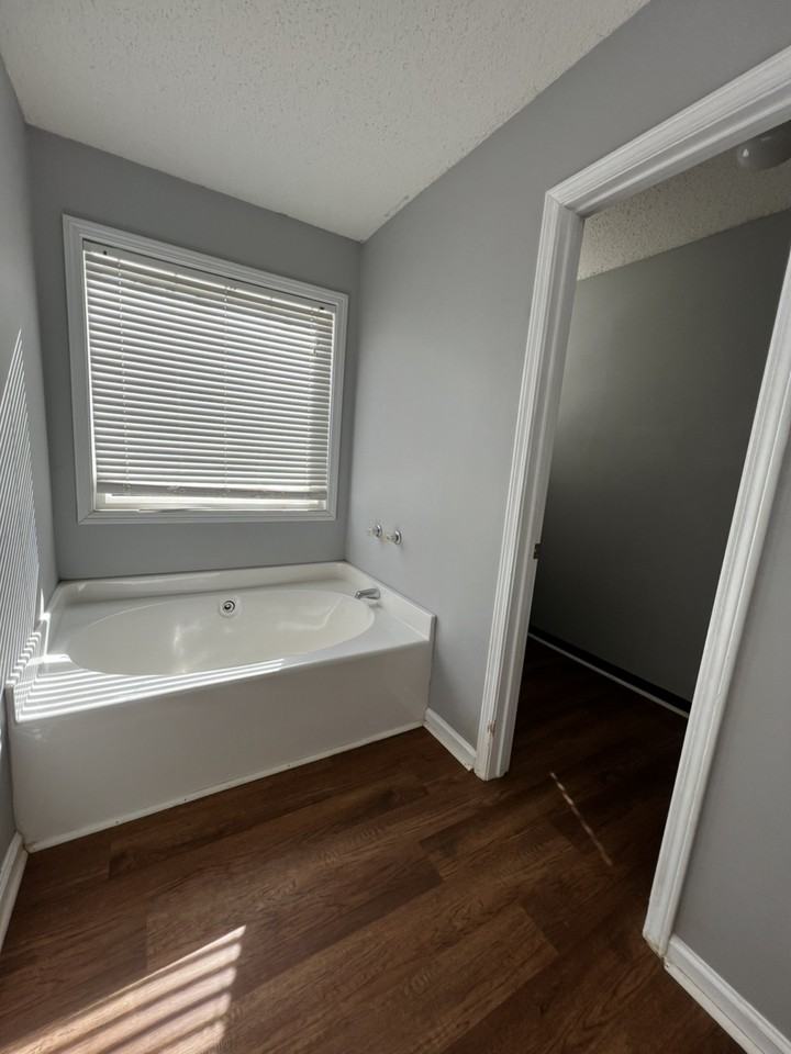 435 Robins Way - Photo 5 of 7