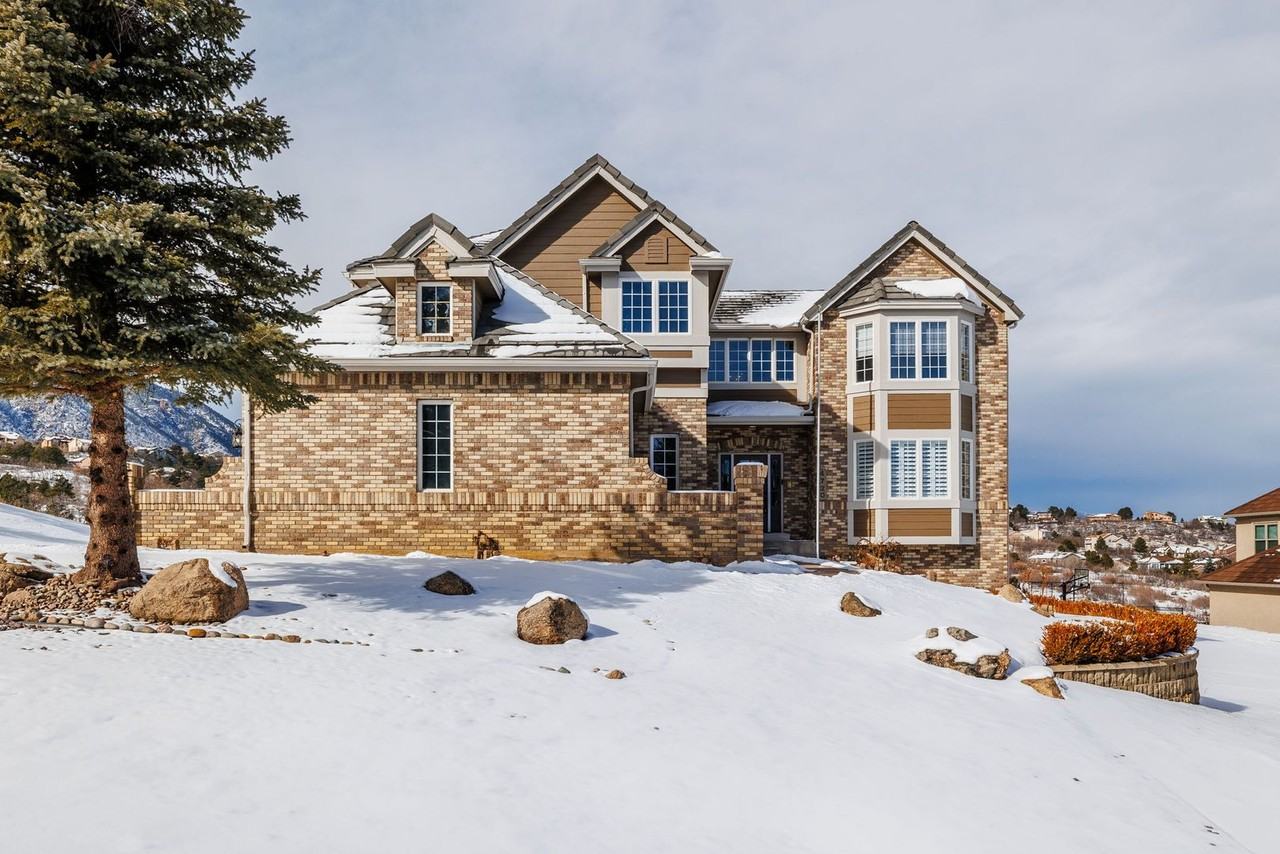 4720 Broadmoor Bluffs Dr - Photo 3 of 46