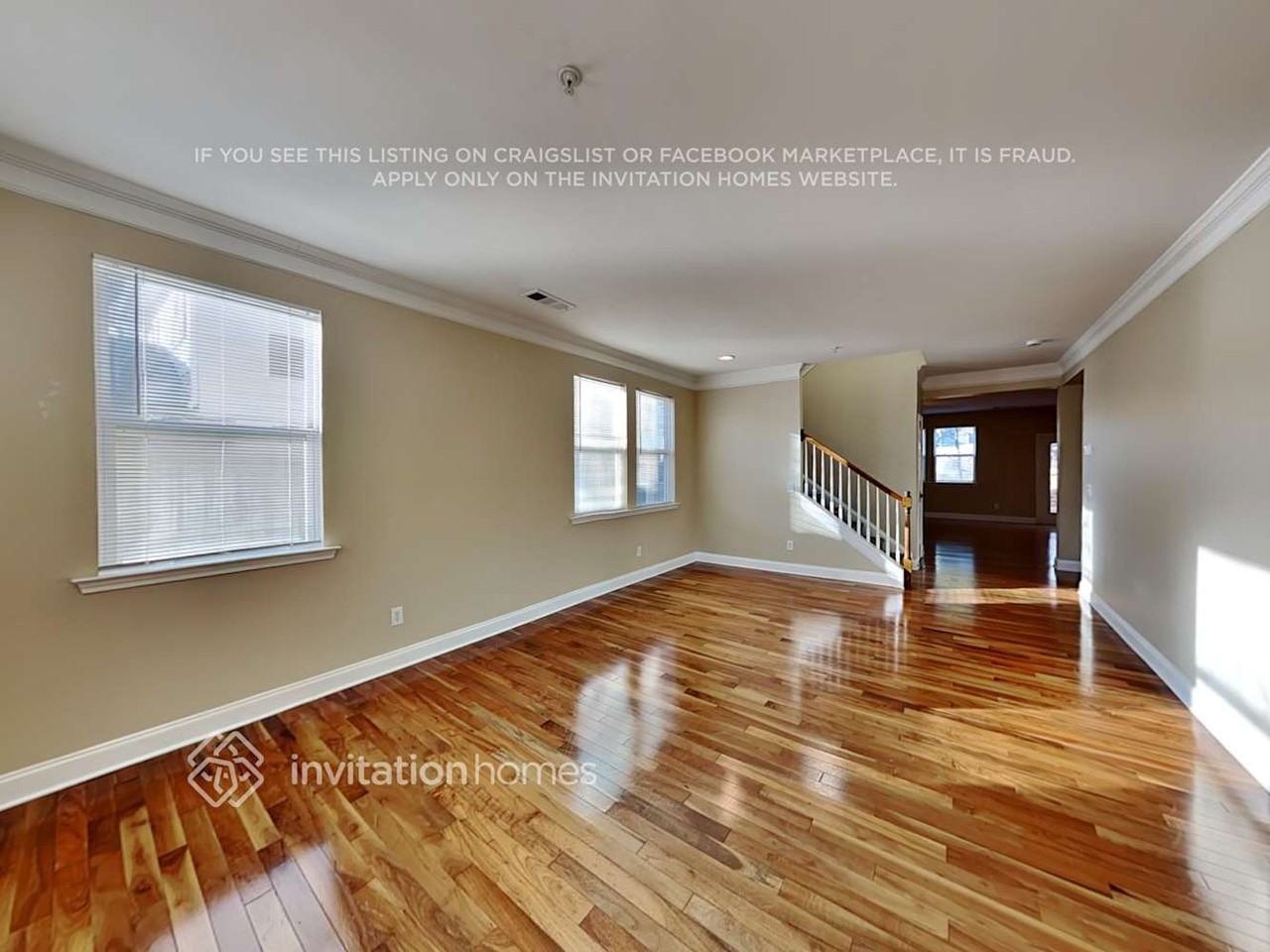 380 Roseglen Dr - Photo 4 of 22