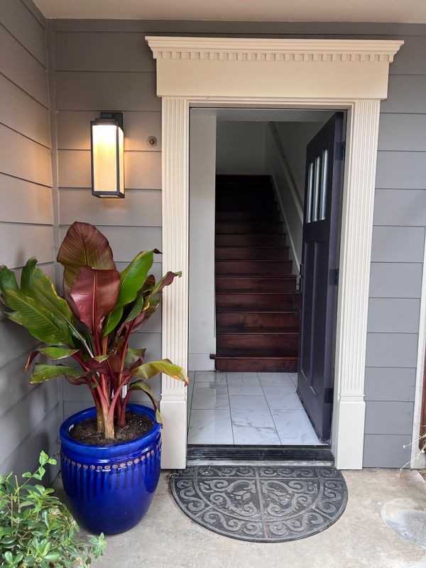 1093 60th St - Photo 2 of 24