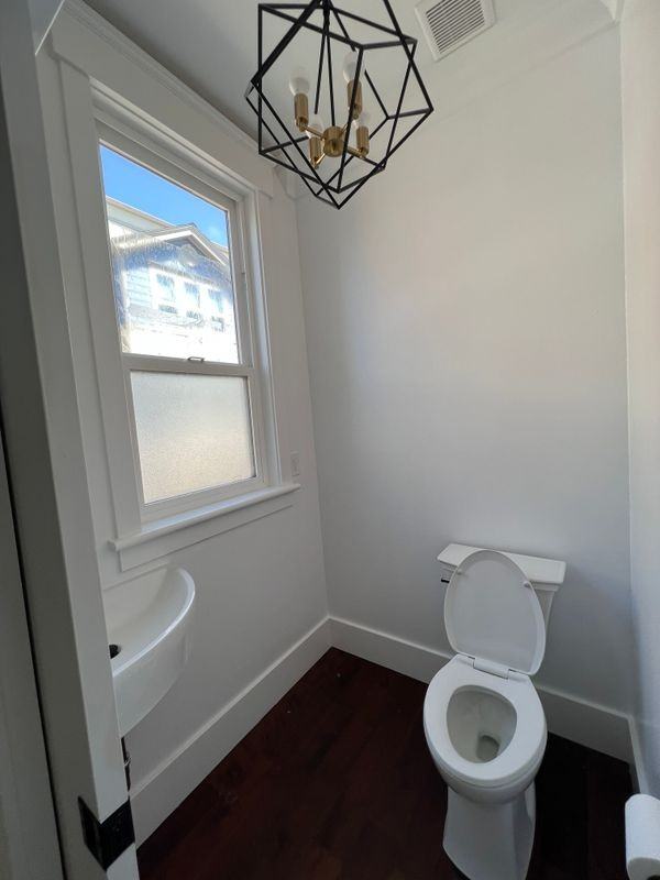 1093 60th St - Photo 3 of 24