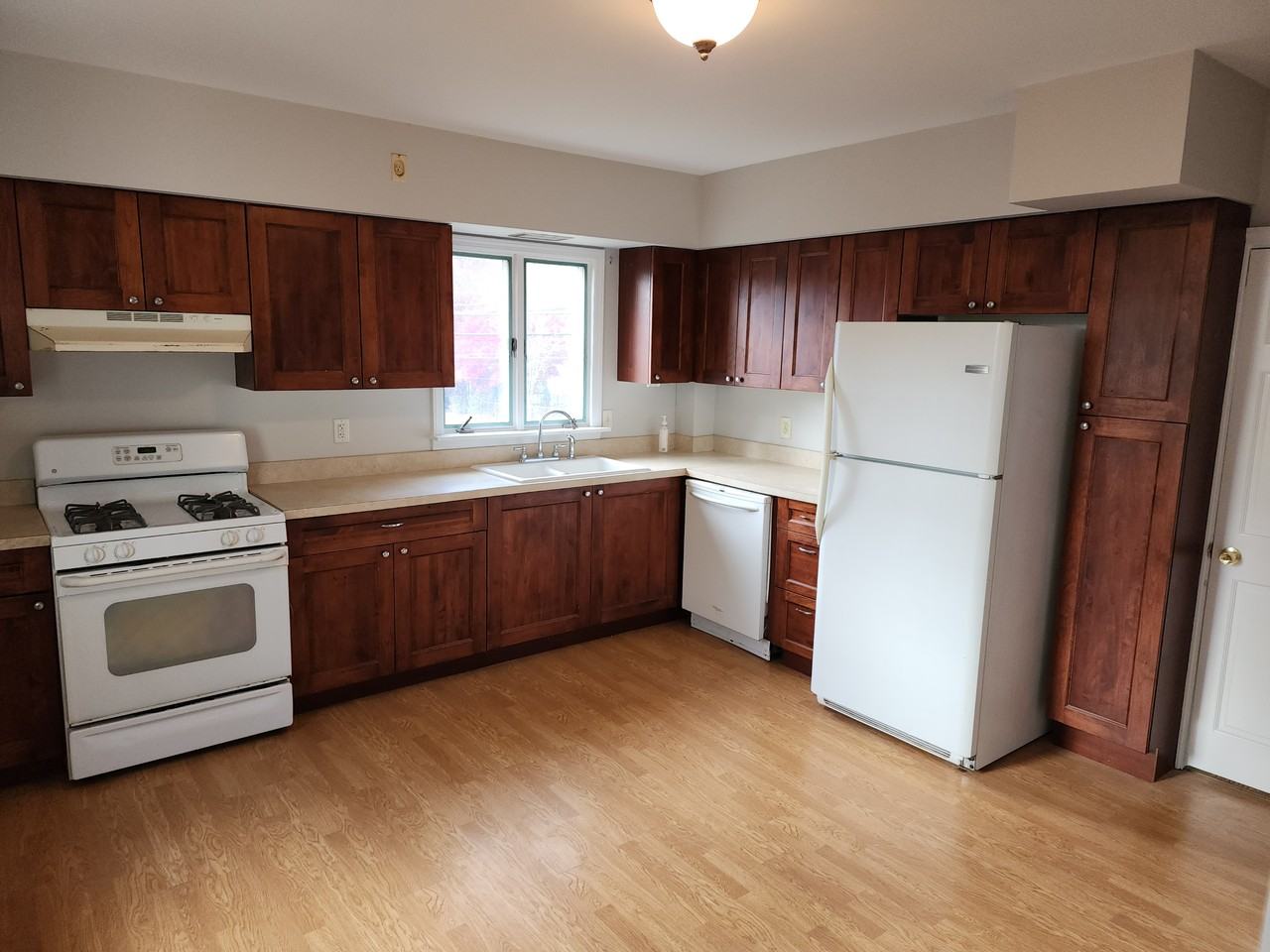 116 Nassau Ave - Photo 2 of 8