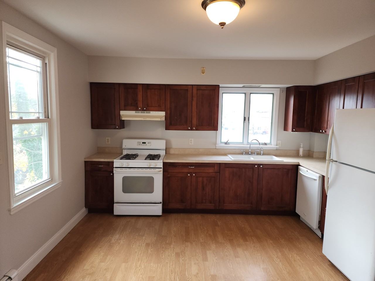 116 Nassau Ave - Photo 3 of 8