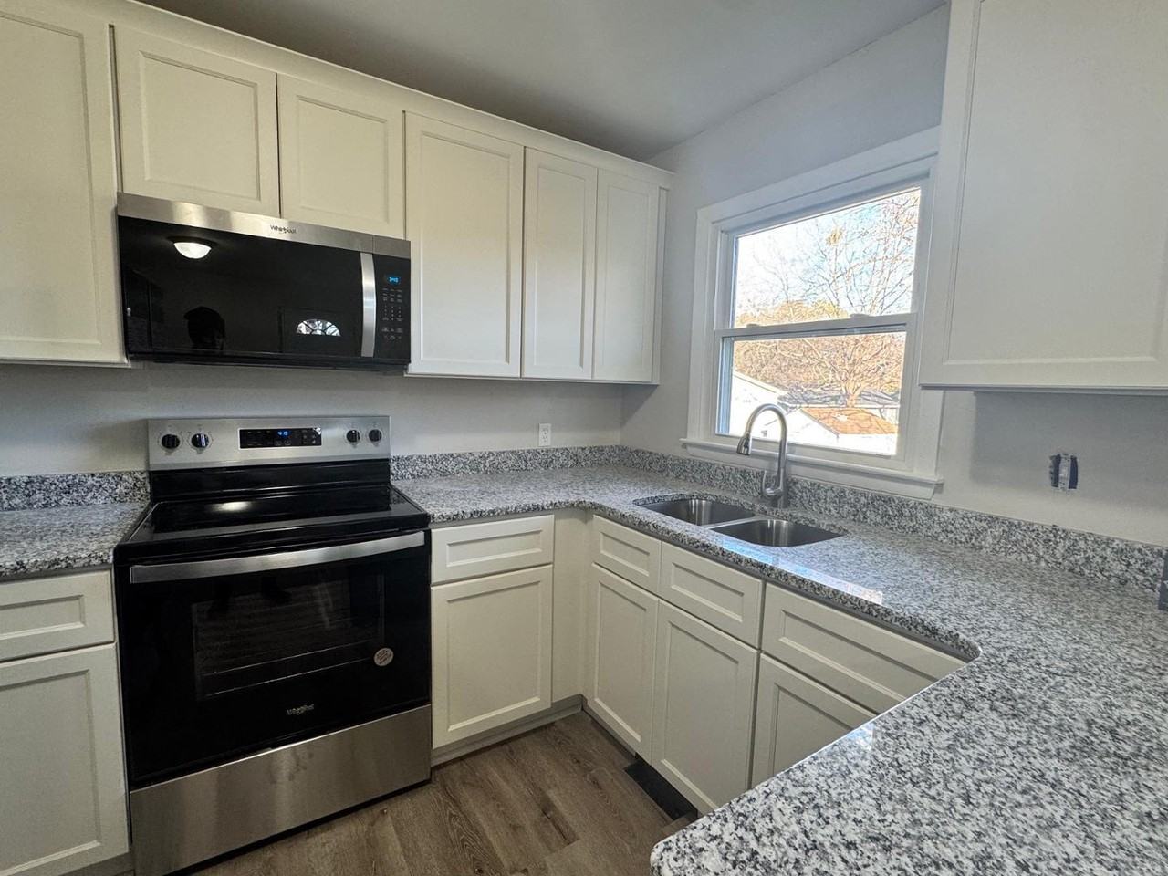 2805 Frinks St - Photo 2 of 16