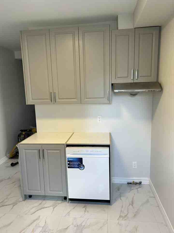 687 Markham St - Photo 2 of 10