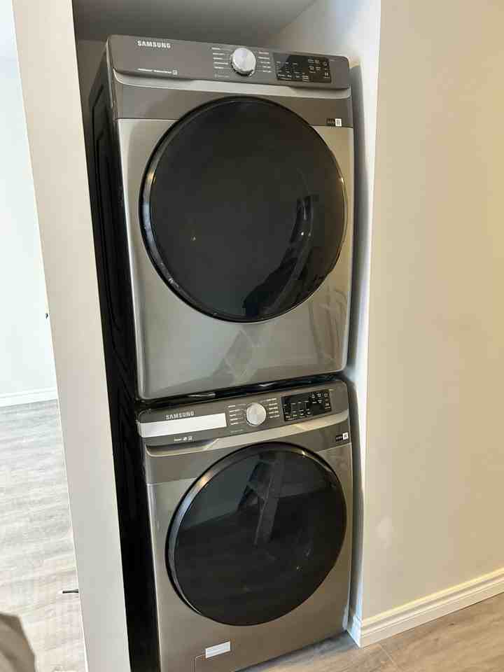 687 Markham St - Photo 3 of 10