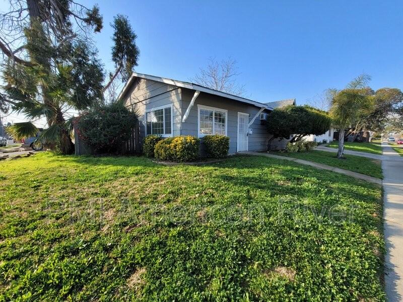 308 Hickory St - Photo 2 of 14